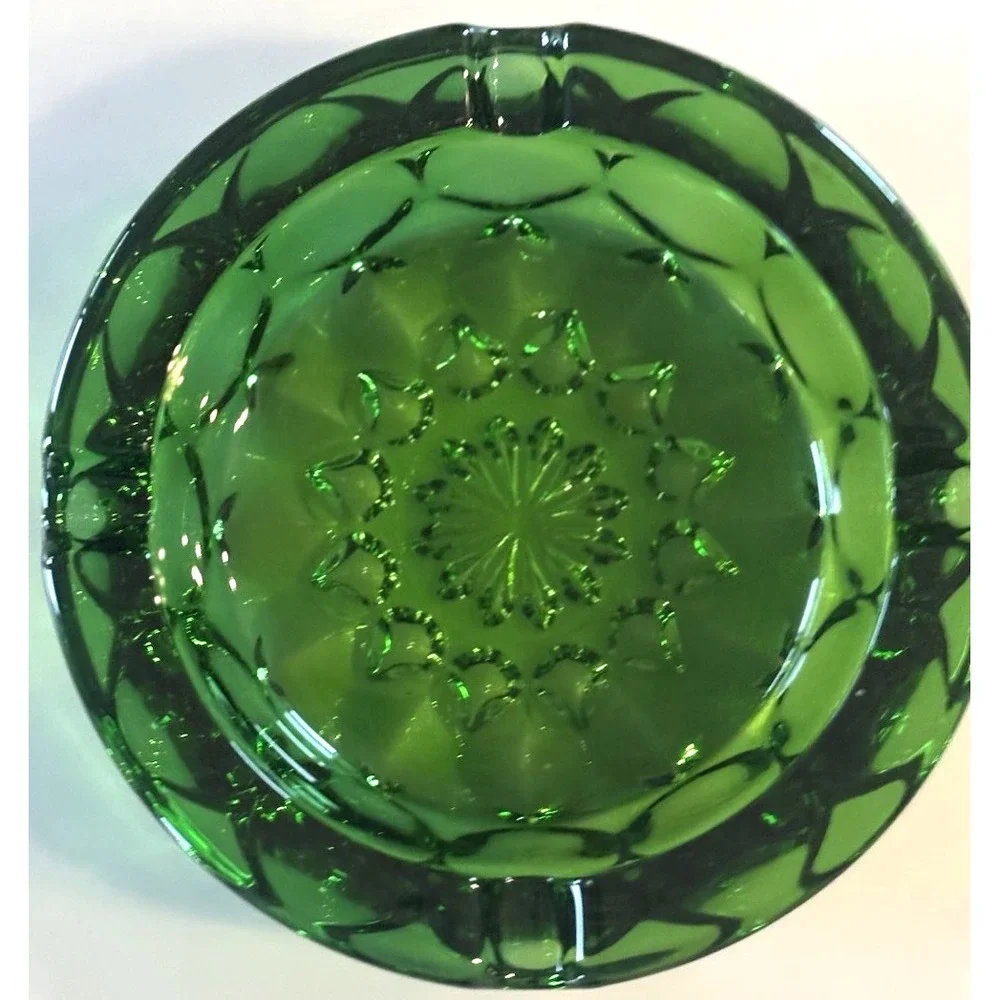 2 Vtg Emerald Green Press Glass Ashtrays Starburst Flower Design 6